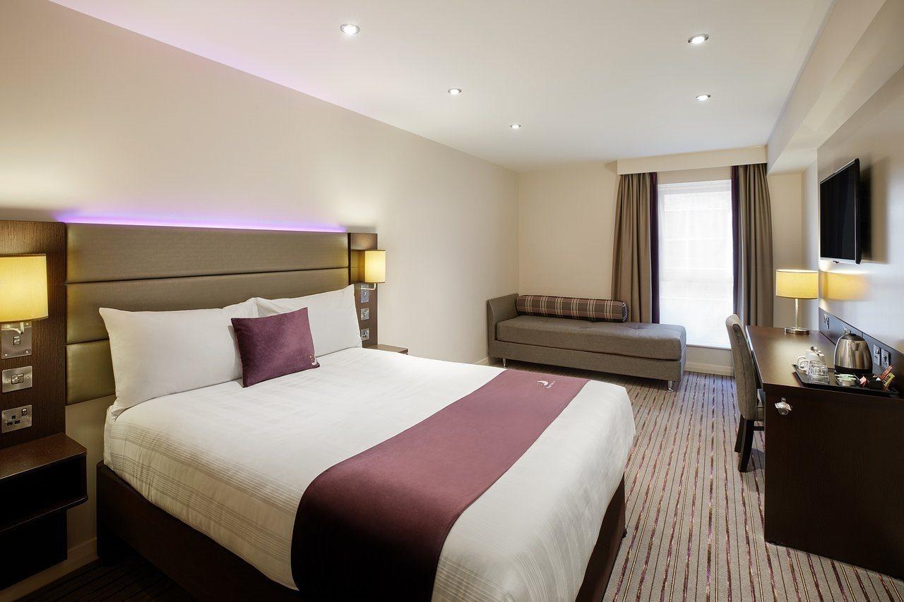 Premier Inn הוליהד מראה חיצוני תמונה